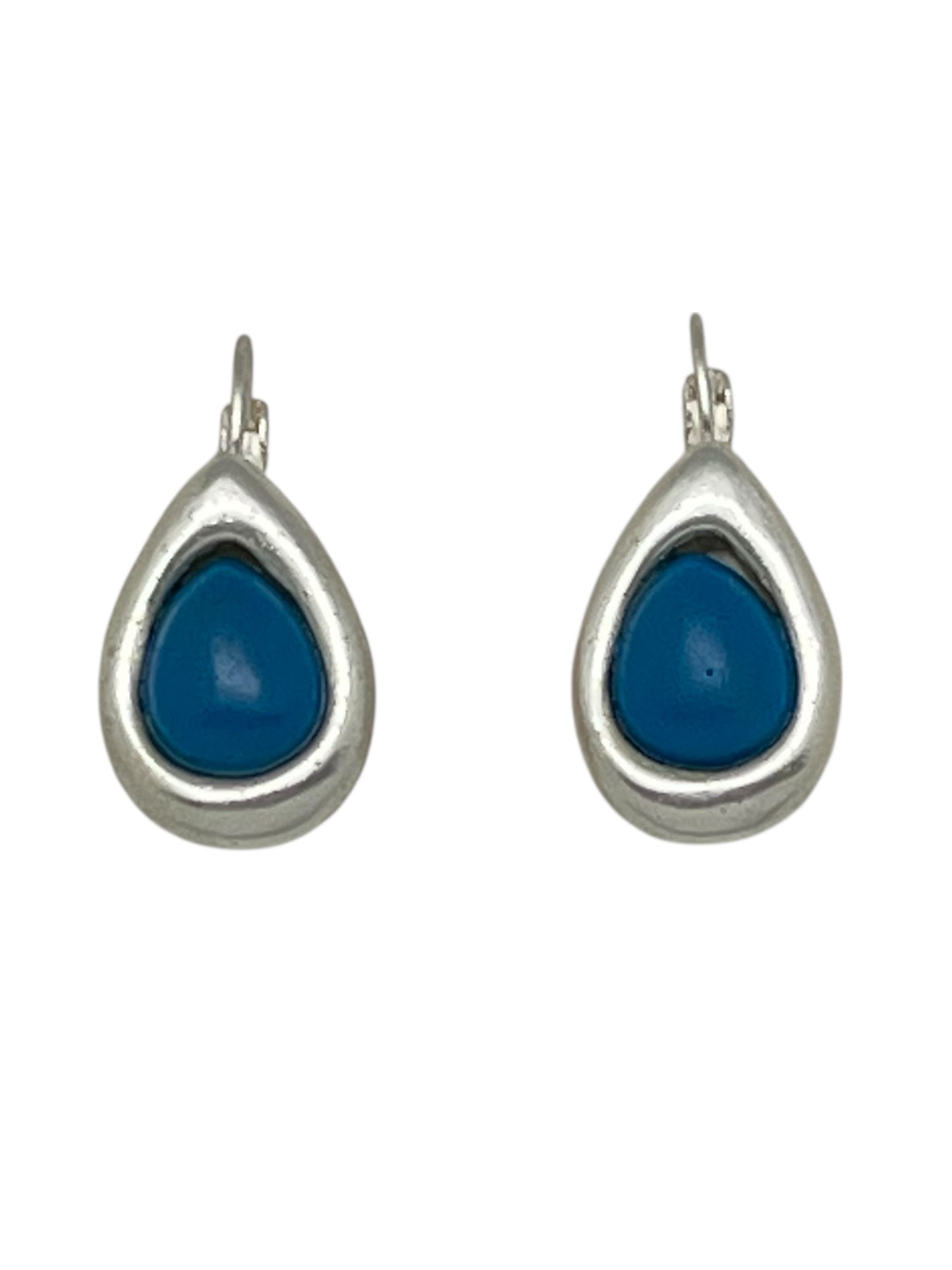 Pendiente dormilona estilo lagrima con resina azul en plata 10µ