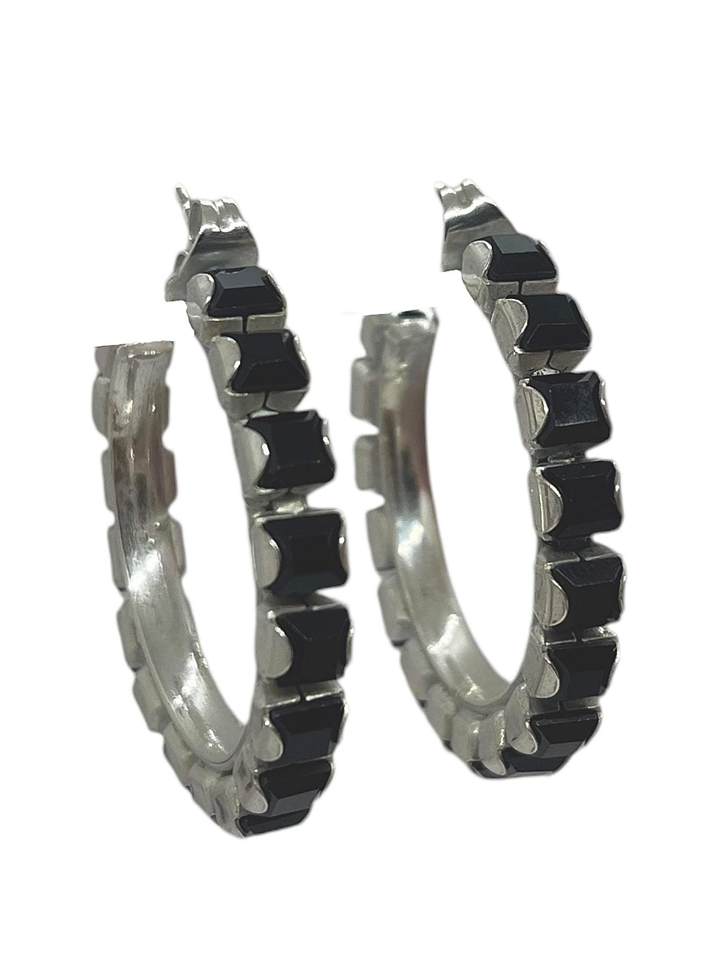Pendiente plata aro cristal 4x4 Sw en negro