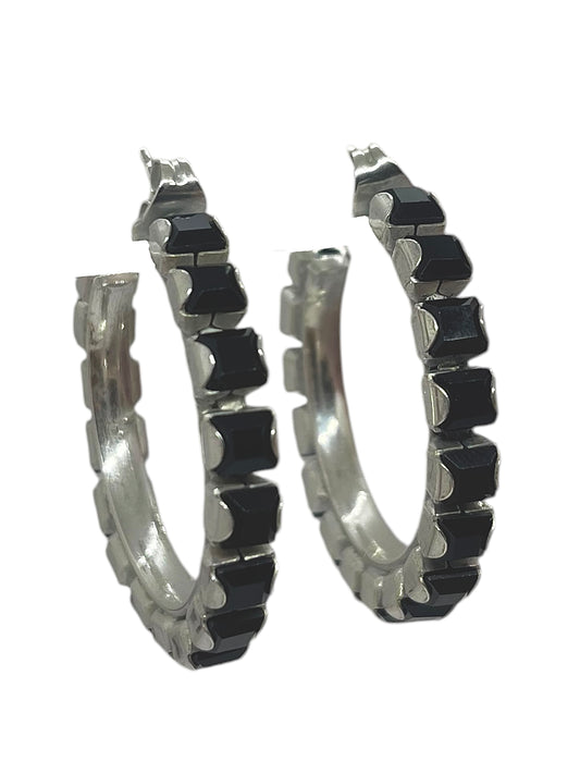 Pendiente plata aro cristal 4x4 Sw en negro