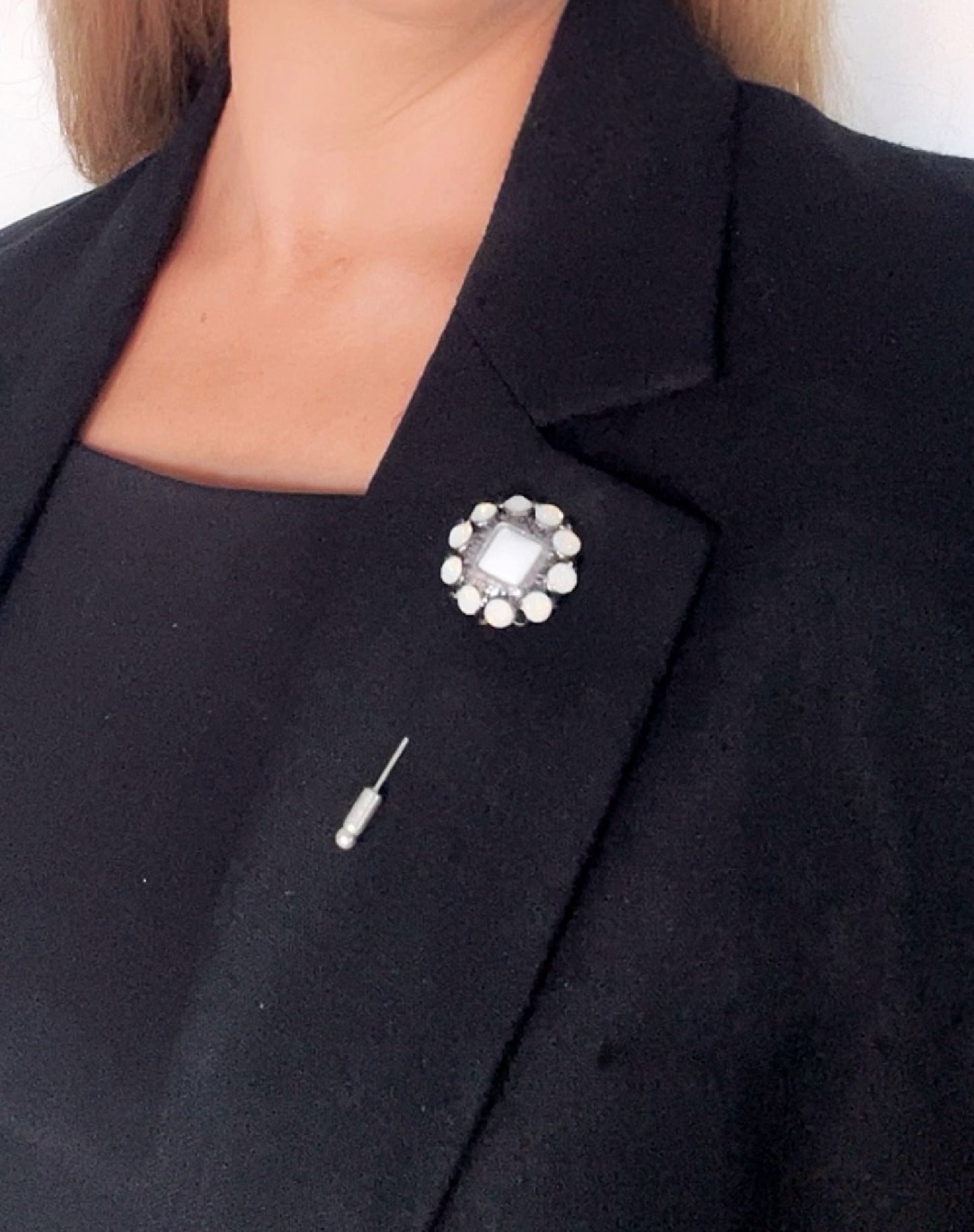Broche Alfiler Opal Noir con Cristales Sw en plata 10µ
