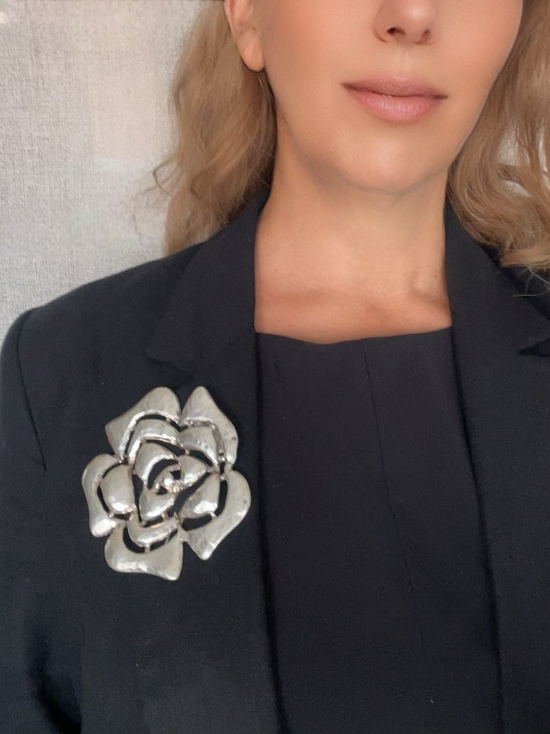 Broche Camelia en plata 10µ grande 3D