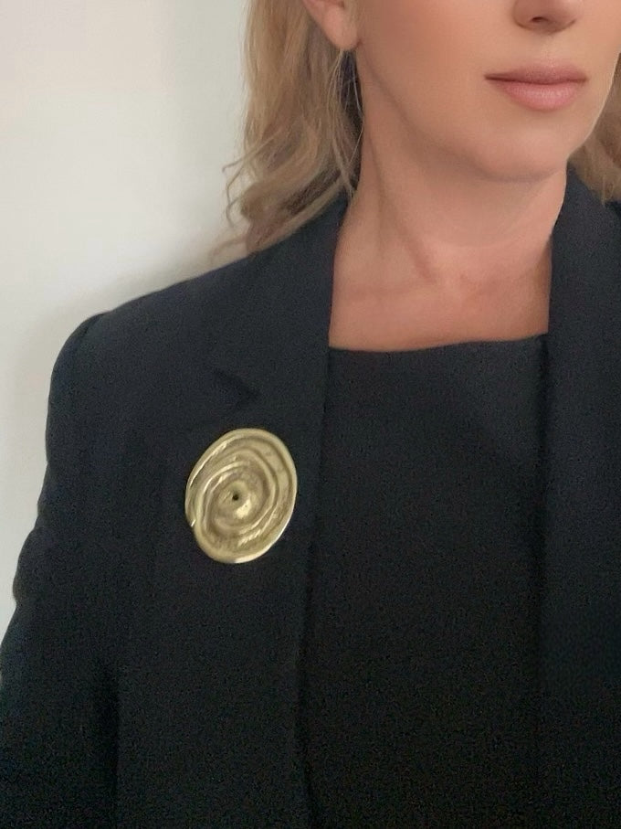 Broche Señales en dorado chapado-latón  diseño Gloria Mago  vintage