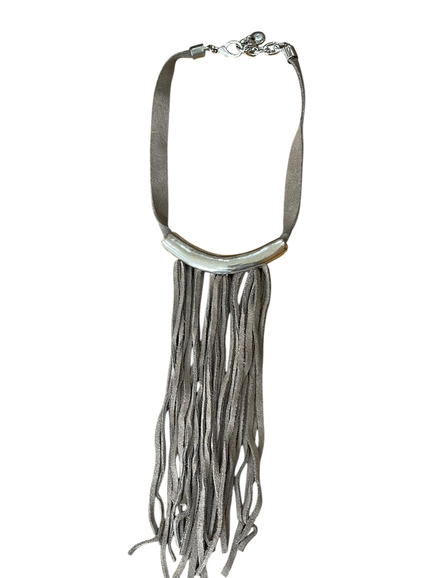 Collar piel taupé y tubo plata con flecos