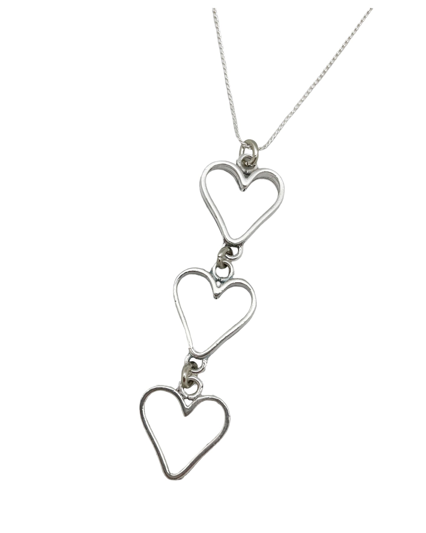 Collar triple corazón en caida a 40cm chapado plata