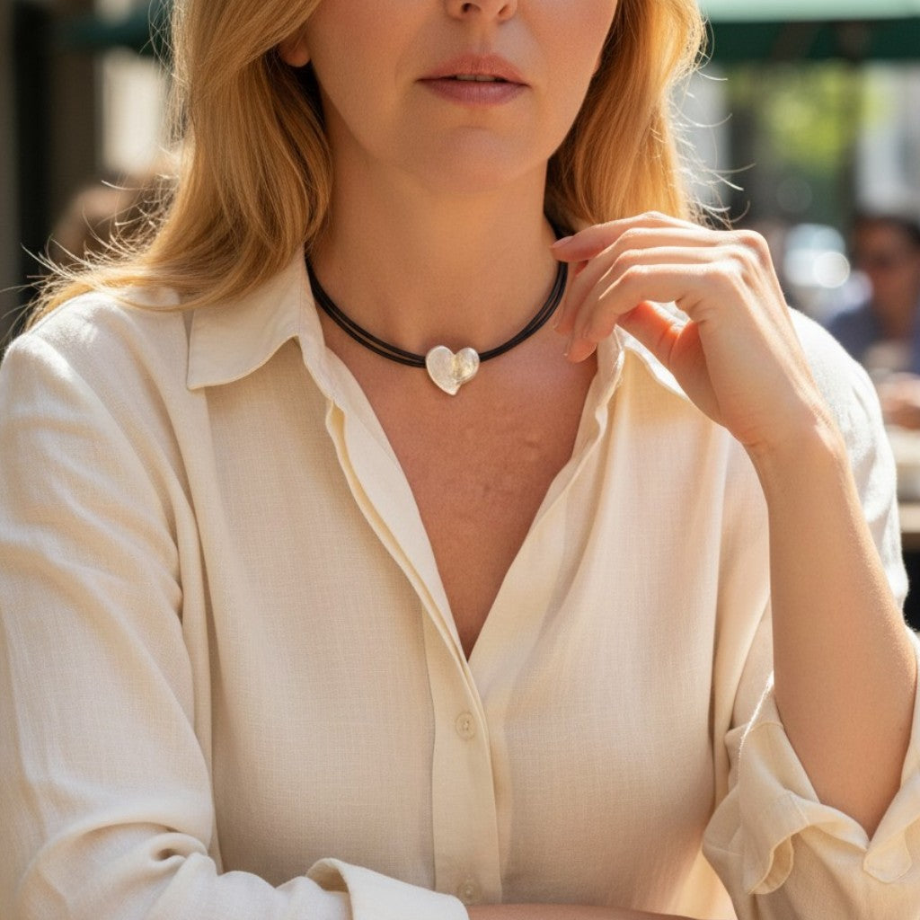 Collar Corazón cuero negro. Plata chapado