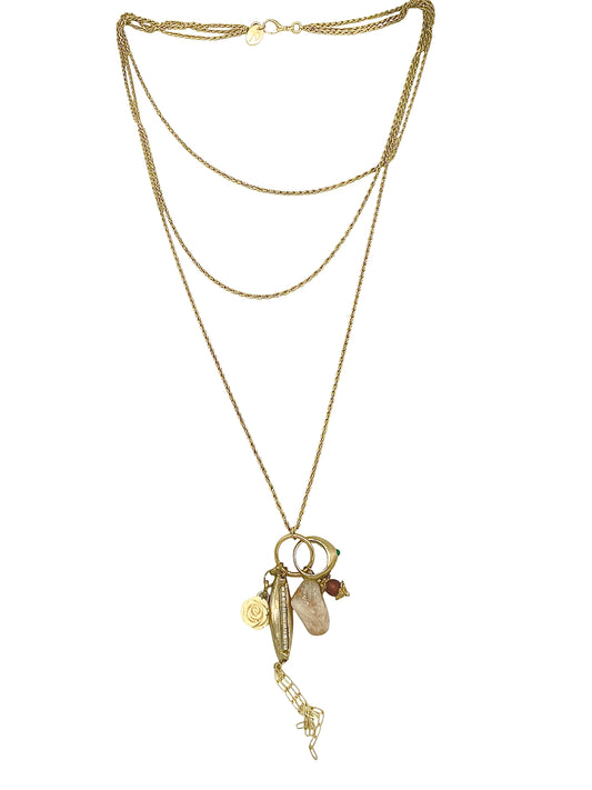 Collar Trinity Drift en dorado chapado latón charms