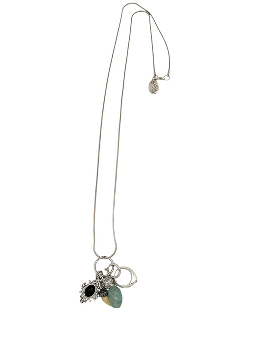 Collar largo Drift plata 10µ con anillo y otros charms