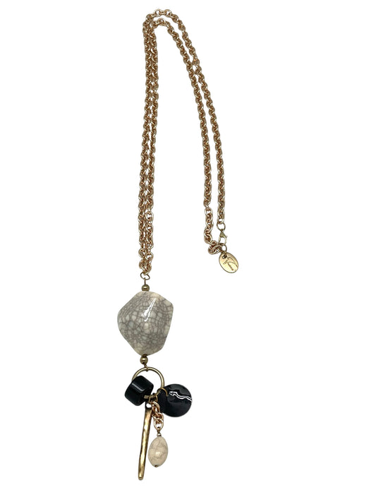 Collar largo Meteoro pendant charms nacar cristal en dorado latón