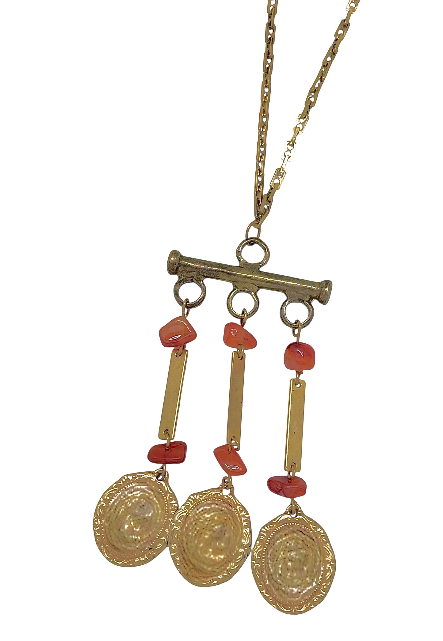 Collar largo Carina de charms vintage en latón chapado dorado