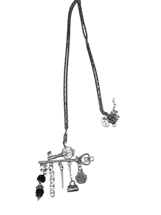 Collar largo Key Club charms pendant en plata chapado 10µ
