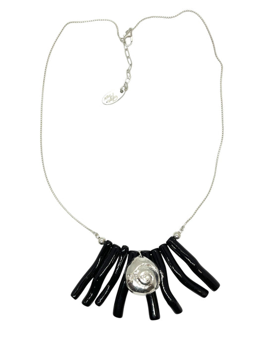 Gargantilla coral negro y caracola plata 10µ o dorado