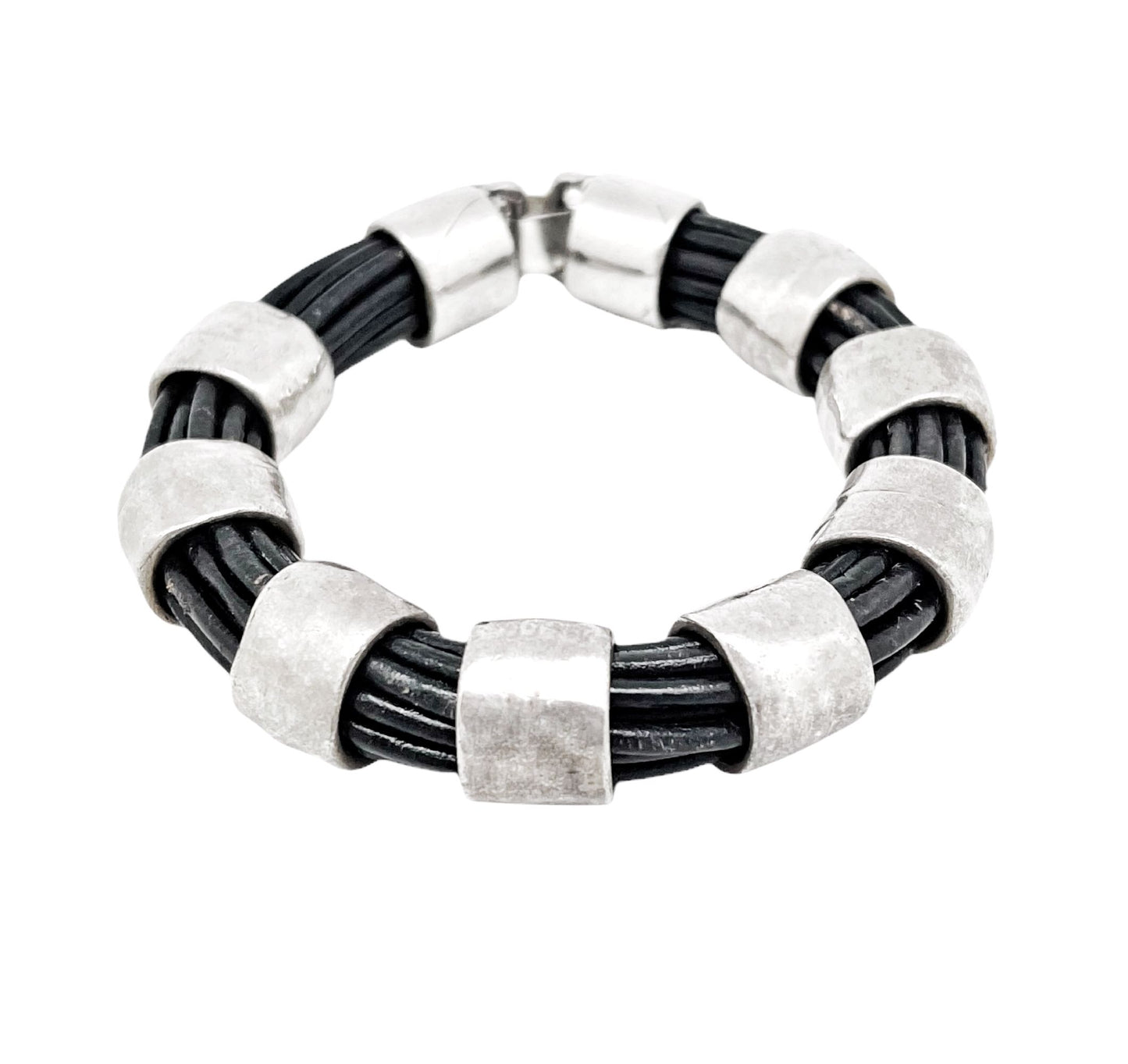 Pulsera Round en cuero negro