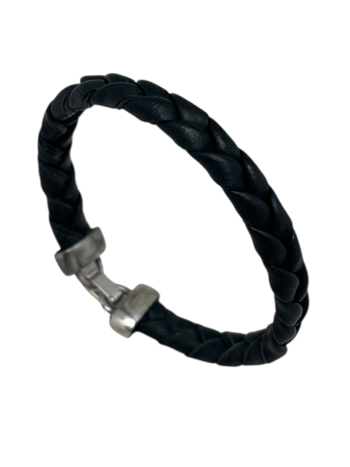 Pulsera de piel negra trenzada a mano con cierre pato en plata 10µ