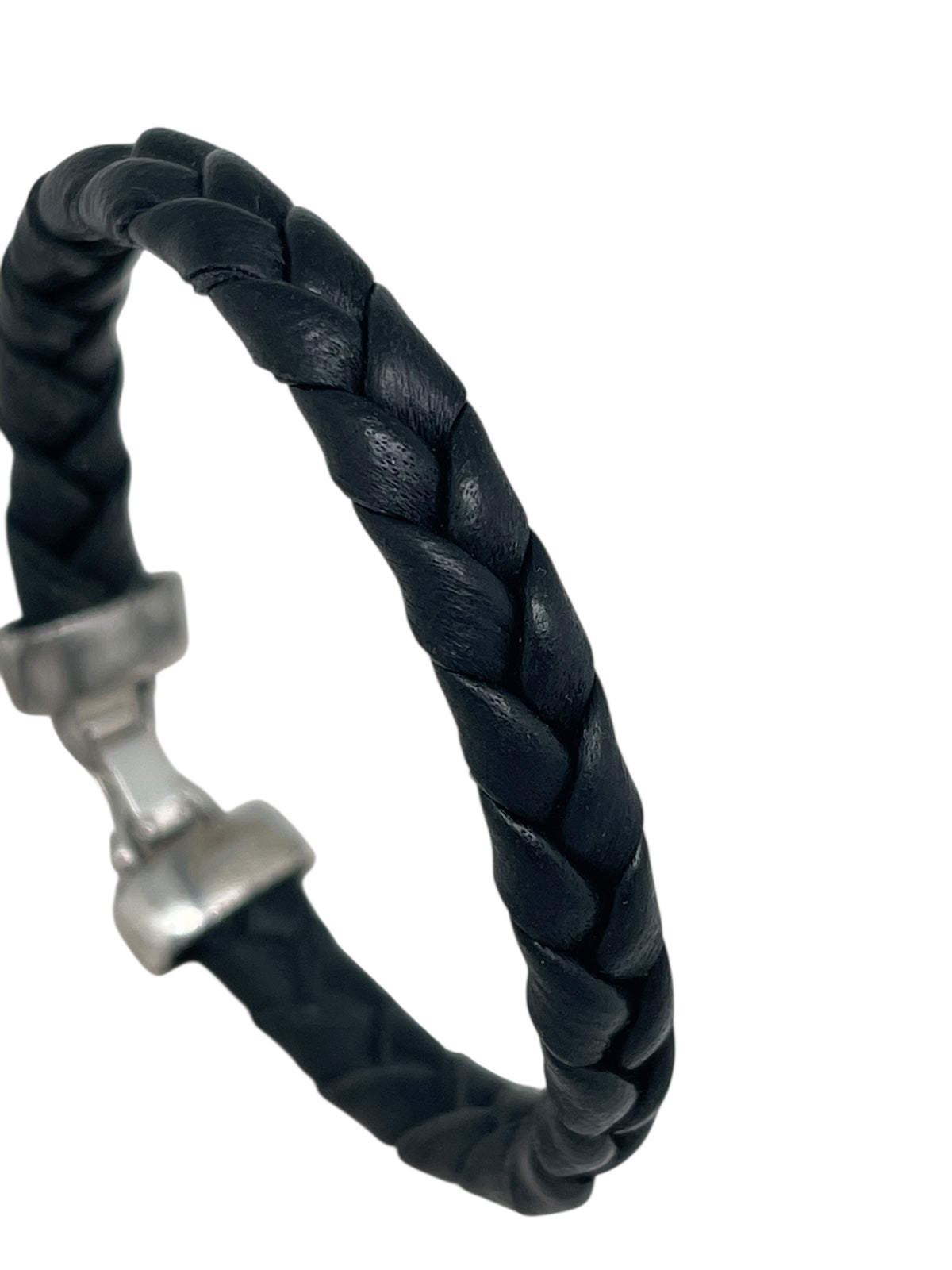 Pulsera de piel negra trenzada a mano con cierre pato en plata 10µ