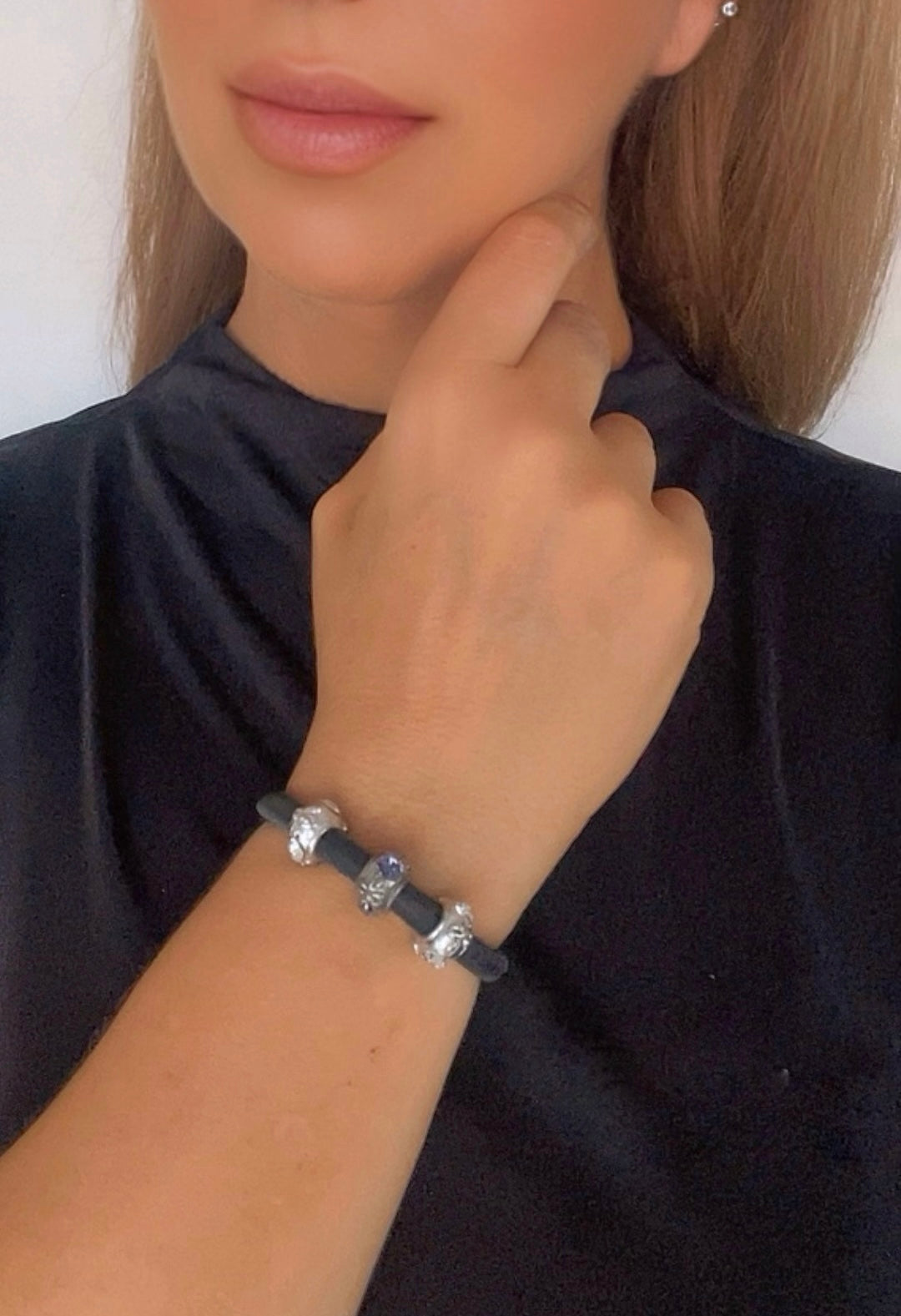 Pulsera cuero Tricolor con cristales de Sw en plata 10µ