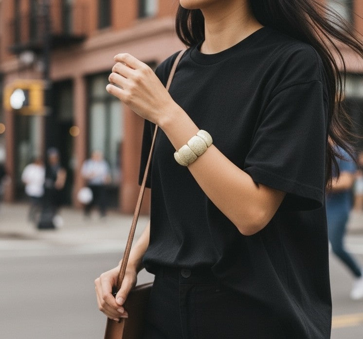 Brazalete resina diseño exclusivo imitación piedra.Elástico. Gloria Mago design