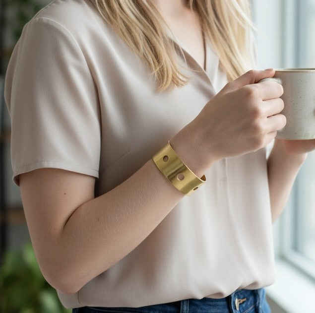 Brazalete pulsera ancha latón Camino dorado chapado Gloria Mago design