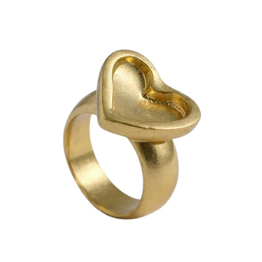 Anillo "corazón" chapado dorado bajo relieve