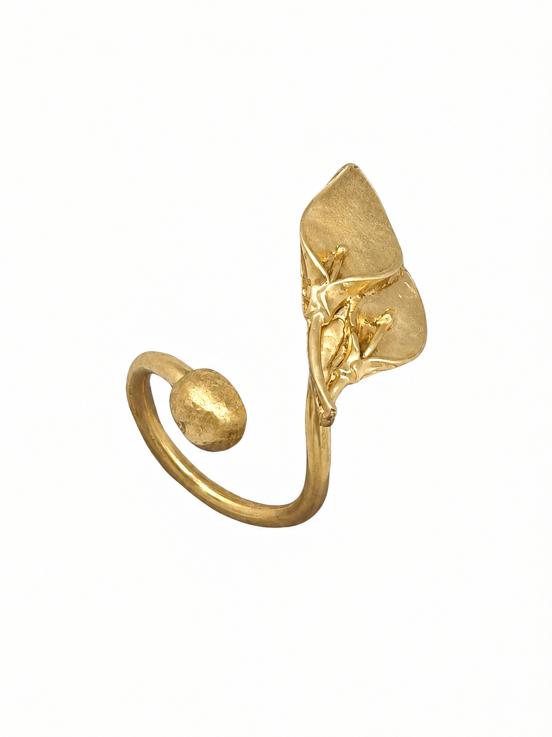 Anillo "Gloria Mago" flor cala y bola chapado ajustable en dorado
