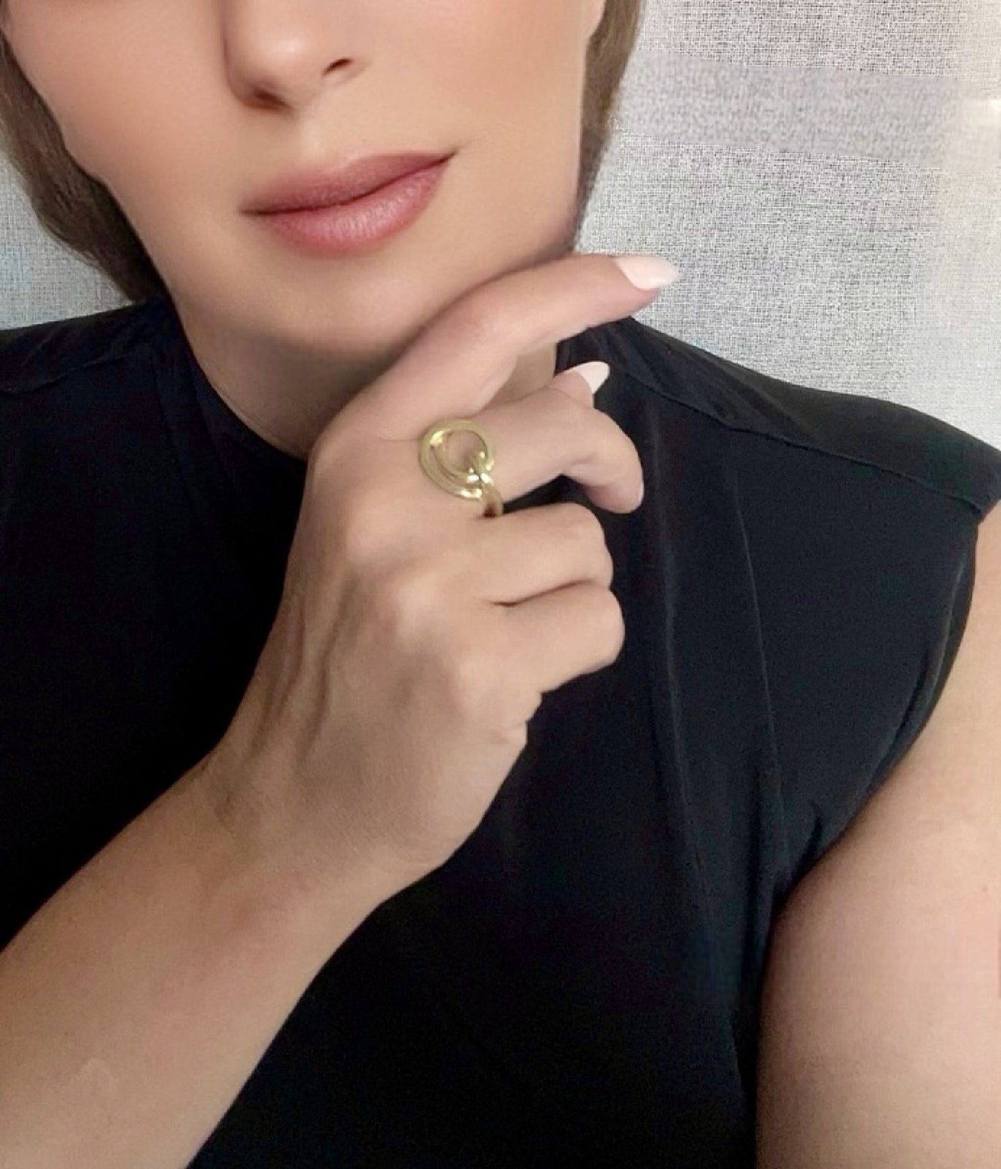 Anillo Mi Mundo en zamak chapado dorado (latón)
