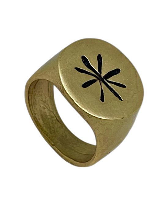 Anillo Sello Estelar en dorado chapado latón