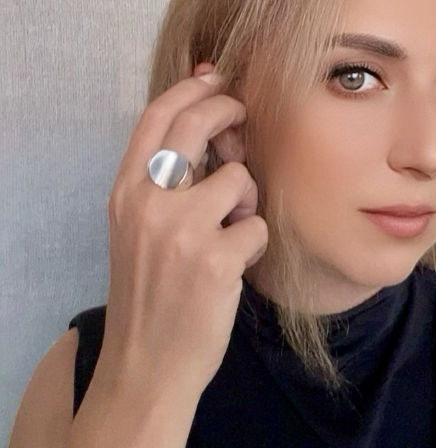 Anillo Mi Curva en plata chapado 10µ