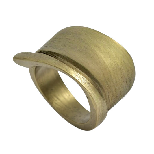 Anillo Twister en dorado chapado latón