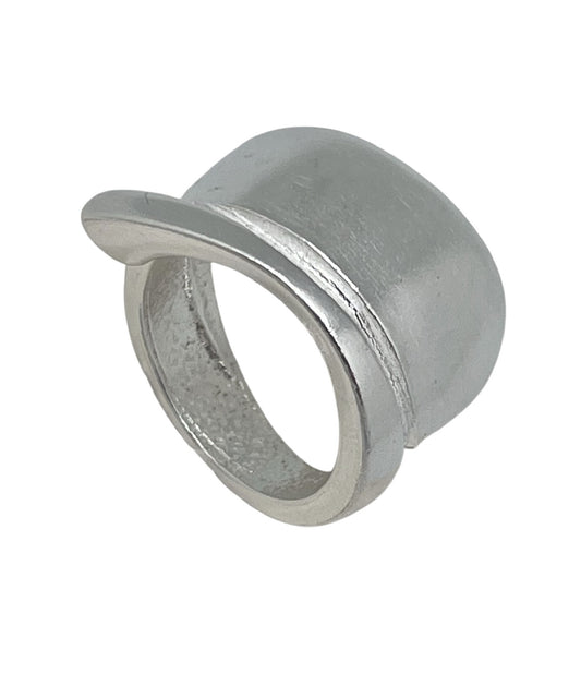 Anillo Twister en plata chapado,10µ