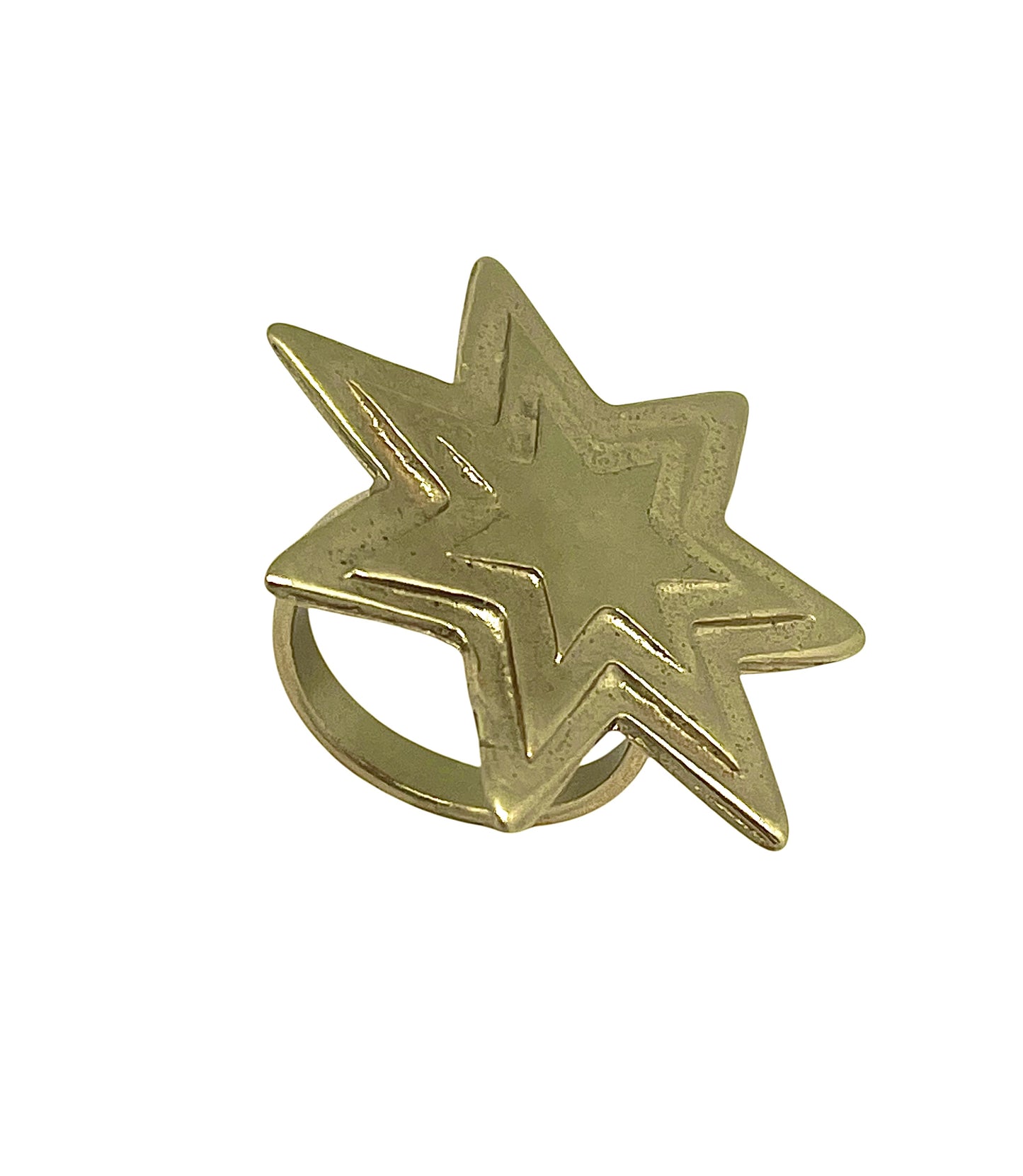 Anillo estrella relieve dorado chapado 10µ latón. Diseño Gloria Mago