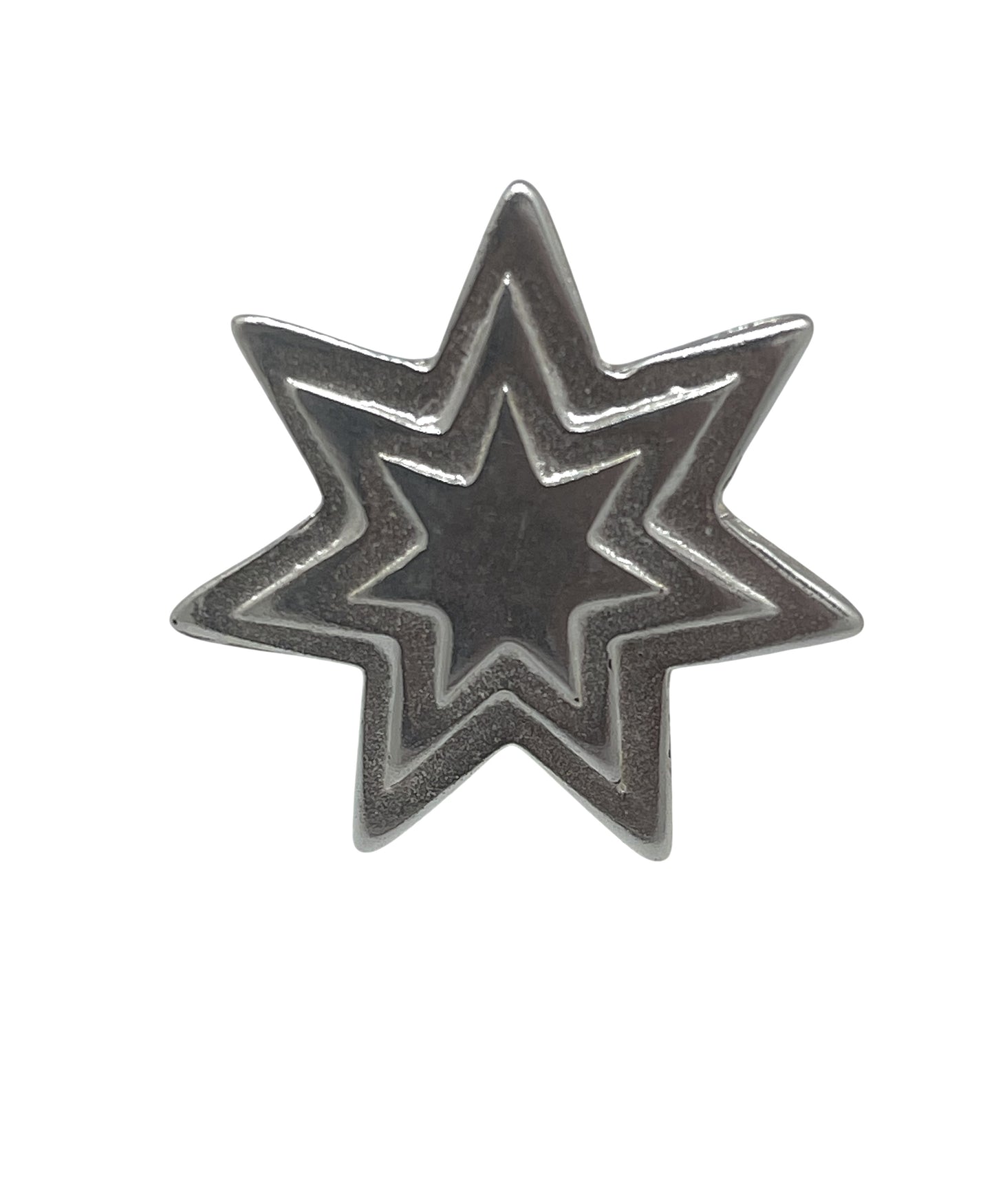 Anillo estrella relieve plata chapado 10µ latón. Diseño Gloria Mago