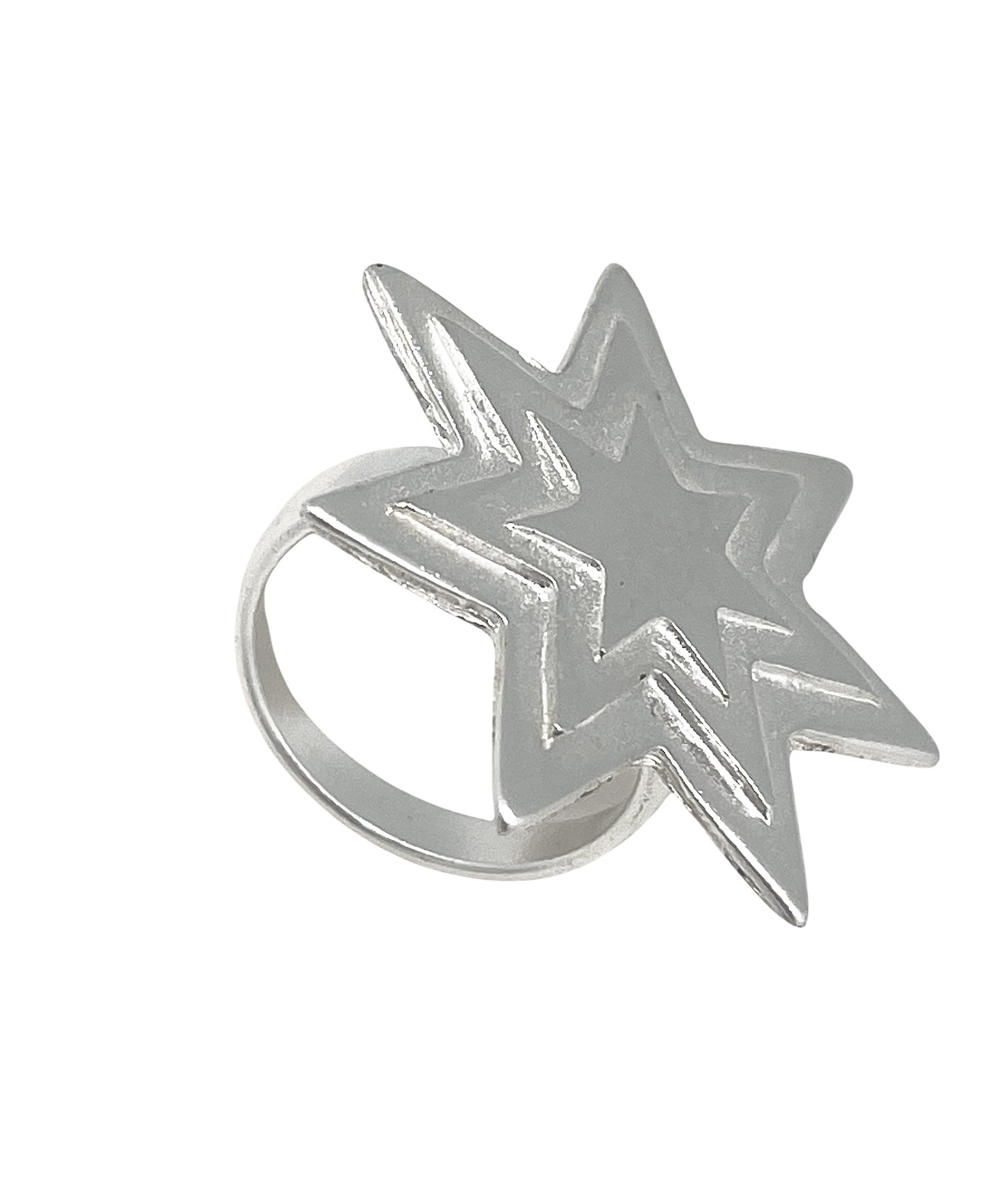 Anillo estrella relieve plata chapado 10µ latón. Diseño Gloria Mago