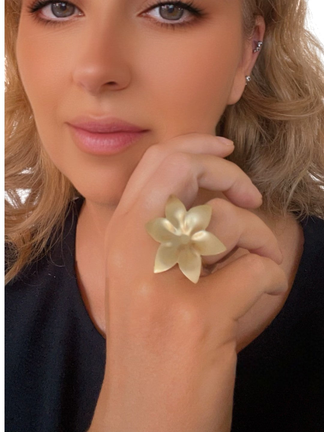 Anillo flor de laton en 3D plata 10µ o dorado
