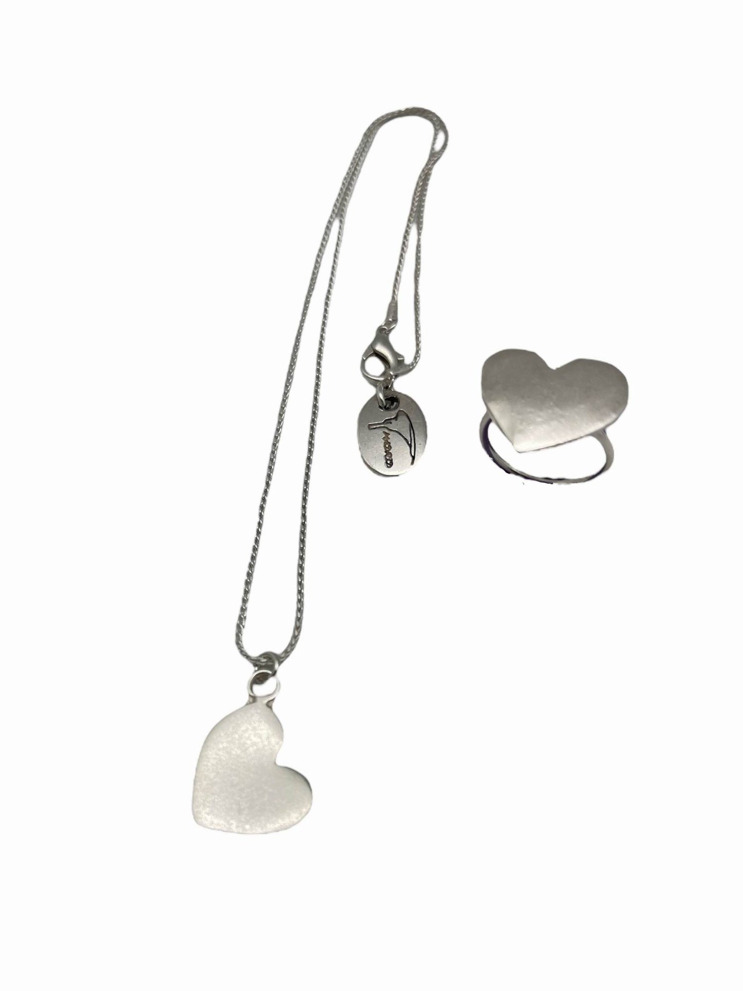 Conjunto colgante y anillo de corazón en latón y zamak chapado en plata de ley. 40cm T-14