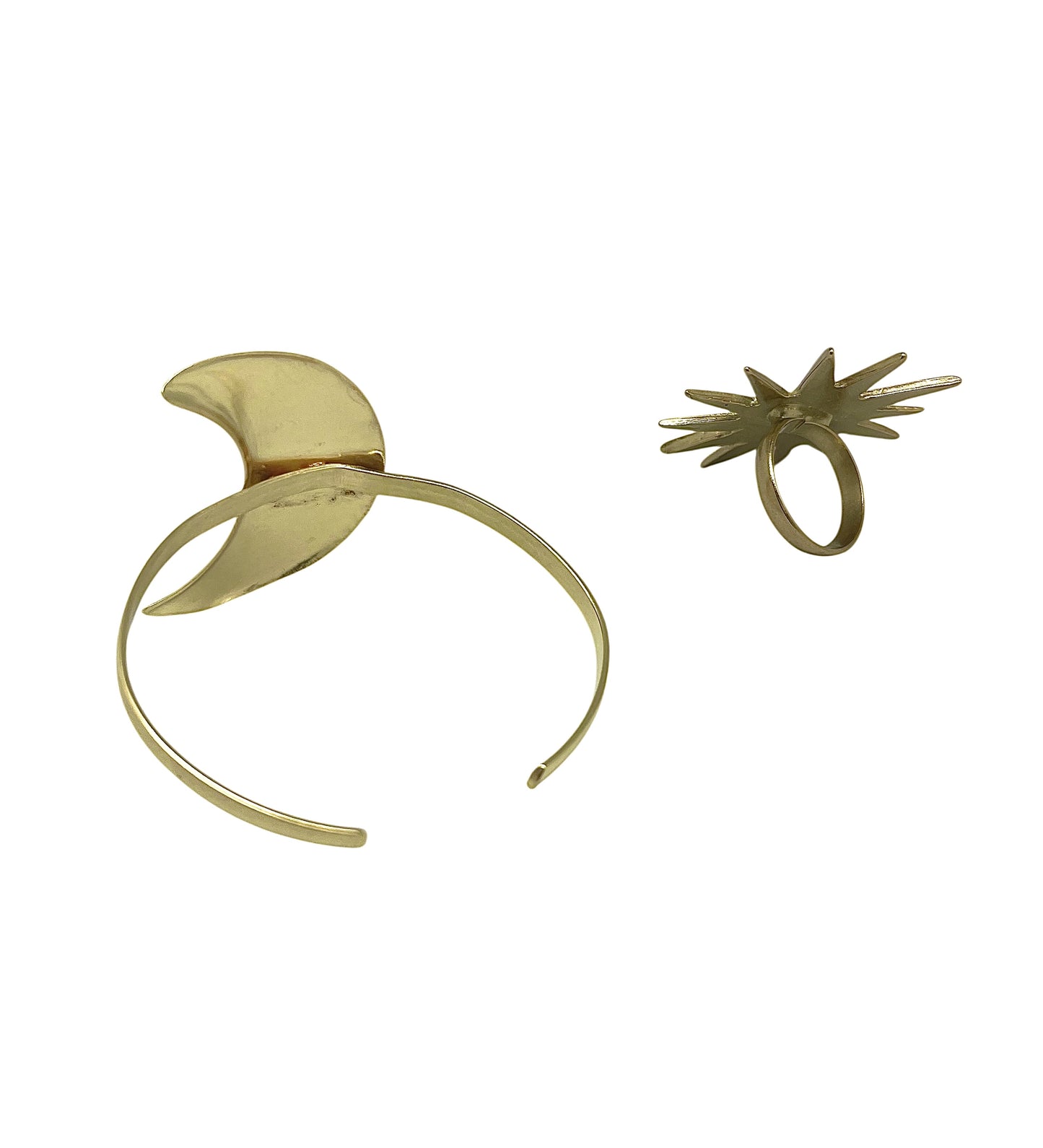 Conjunto Noche clara dorado chapado latón. Pulsera luna latón y anillo chapado dorado. Diseño único Gloria Mago