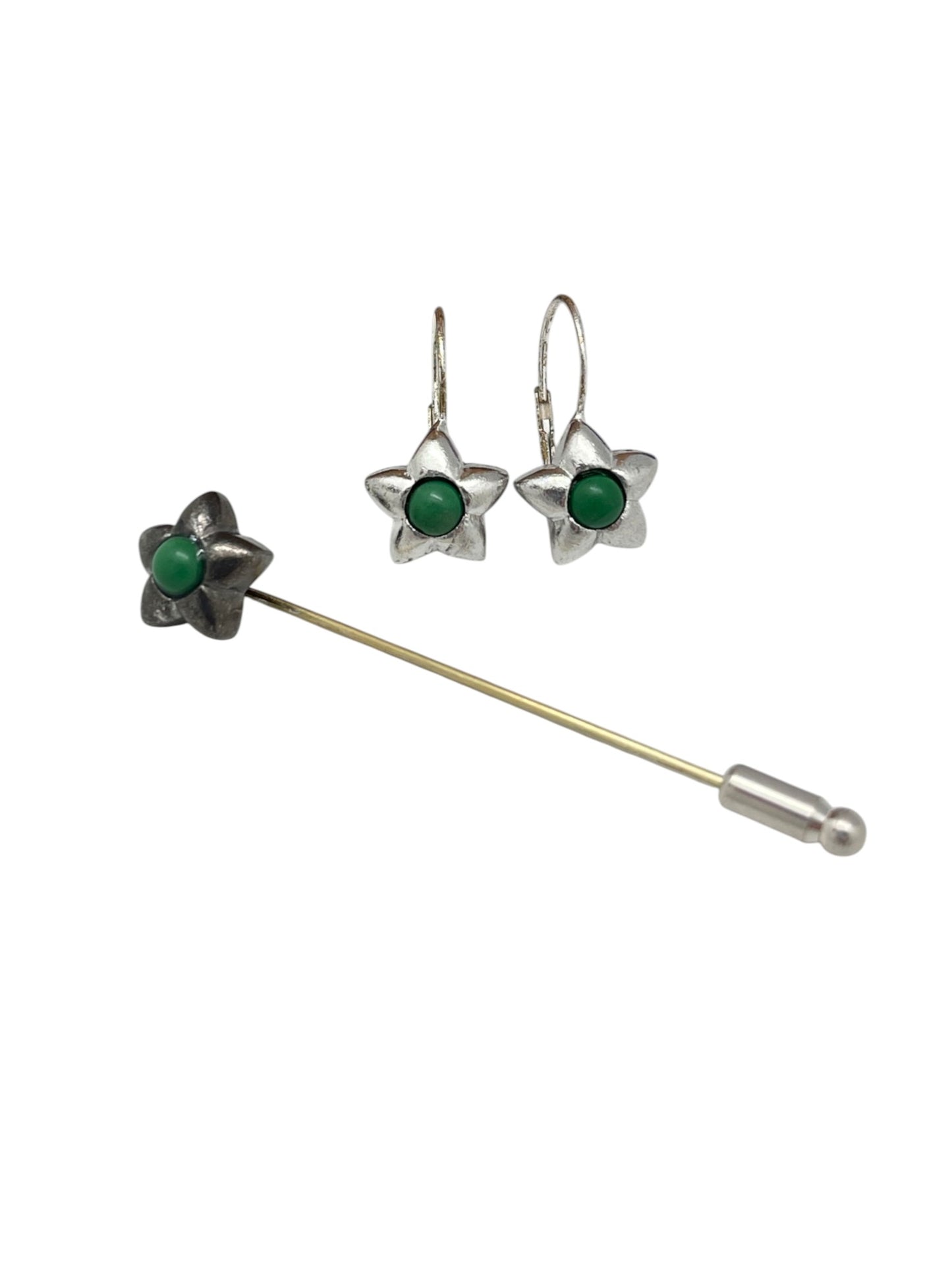 Conjunto broche alfiler verde estrella  y pendientes dormilona plata 10µ