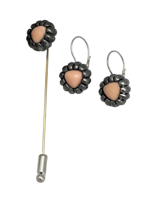 Conjunto broche alfiler salmonl y pendientes dormilona plata 10µ