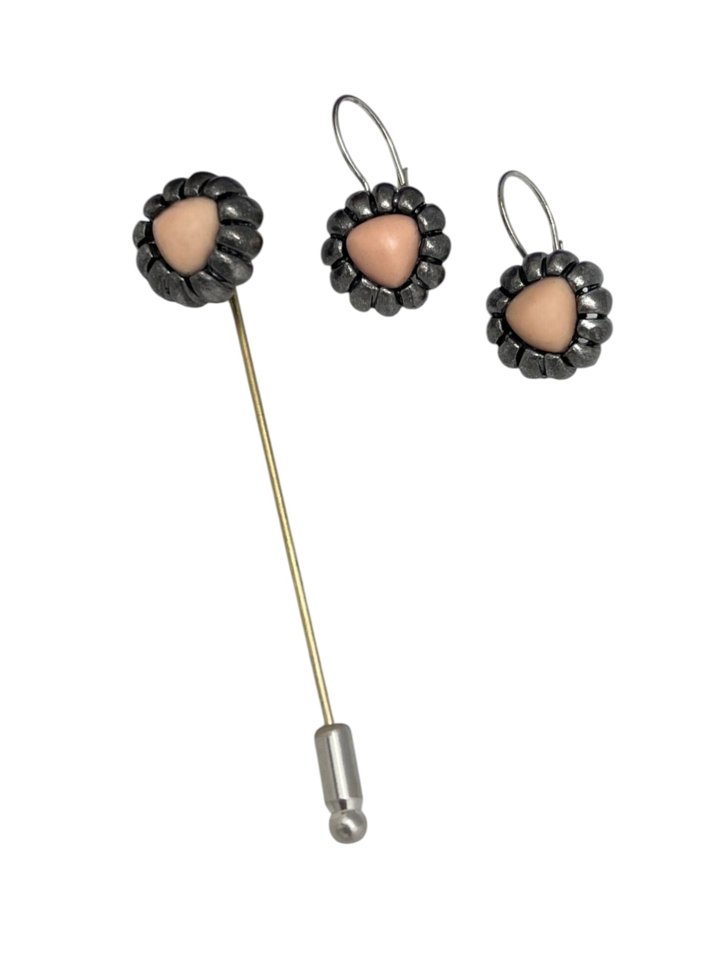 Conjunto broche alfiler salmonl y pendientes dormilona plata 10µ