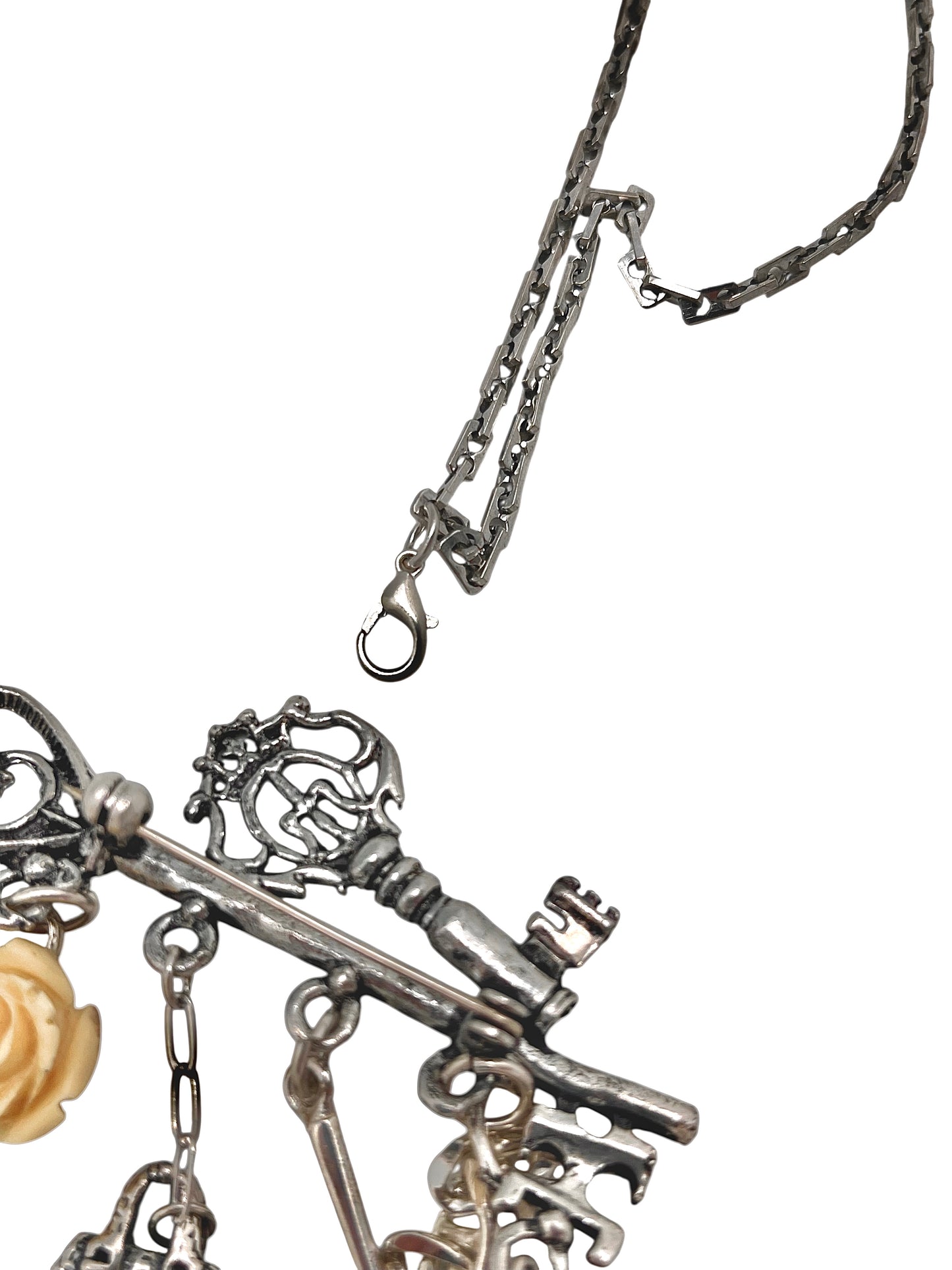 Collar + broche largo Key Club charms pendant en plata chapado 10µ