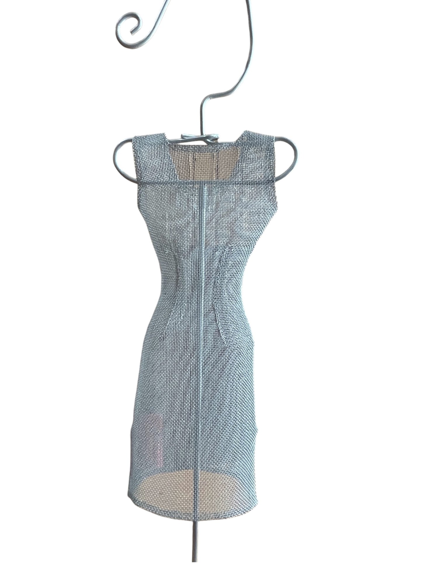 Maniquí mini vestido gris malla metal