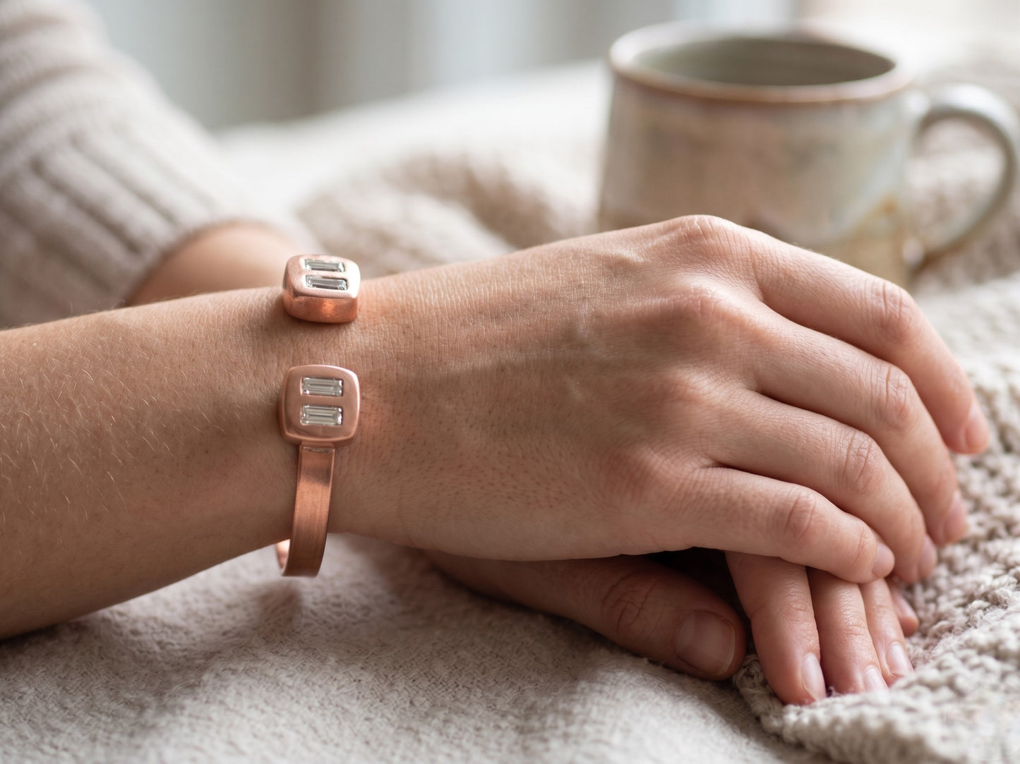 Pulsera DeCobre con detalles cristales de Sw en plata 10µ o cobre. Ajustable