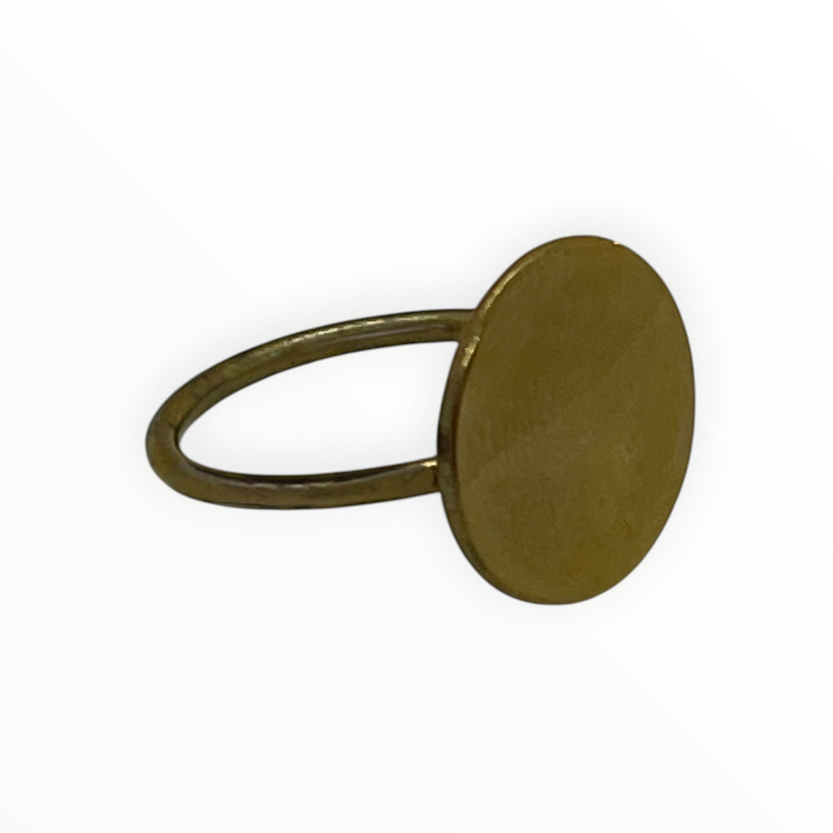 Anillo latón sello liso minimal en dorado