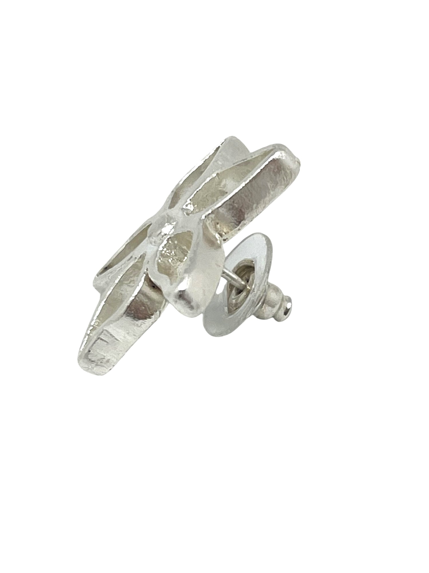 Pendiente botón plata flor Gloria Mago diseño moda calidad