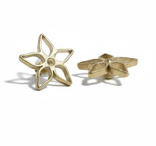 Pendiente botón dorado flor Gloria Mago diseño moda calidad