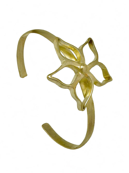 Pulsera dorado oro brazalete flor latón Gloria Mago diseño exclusivo Madrid