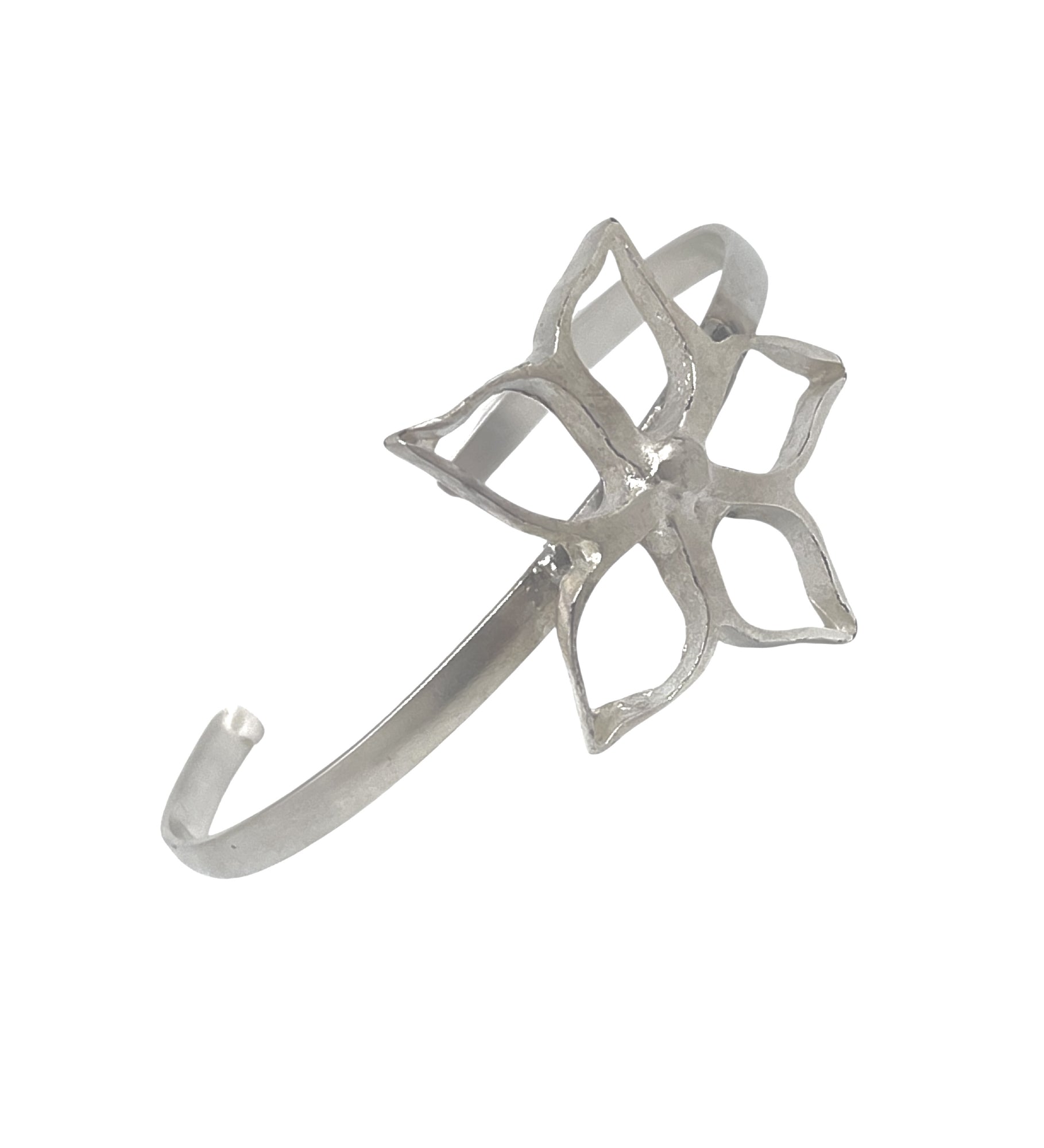 Pulsera plata brazalete flor latón Gloria Mago diseño exclusivo Madrid