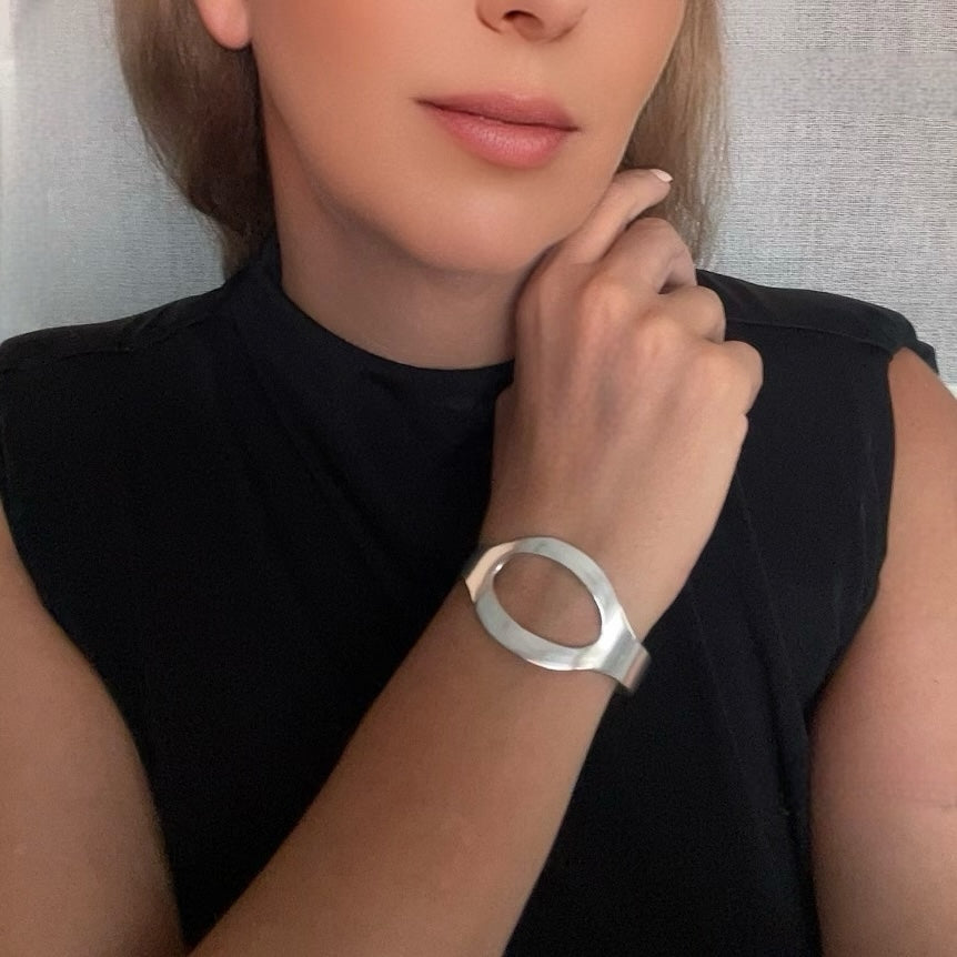 Pulseira "Laguna", punho largo em latão banhado a ouro