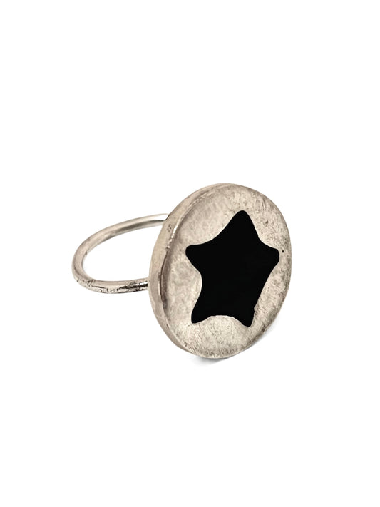 Anillo sello estrella esmalte negro y plata 10µ o dorado latón