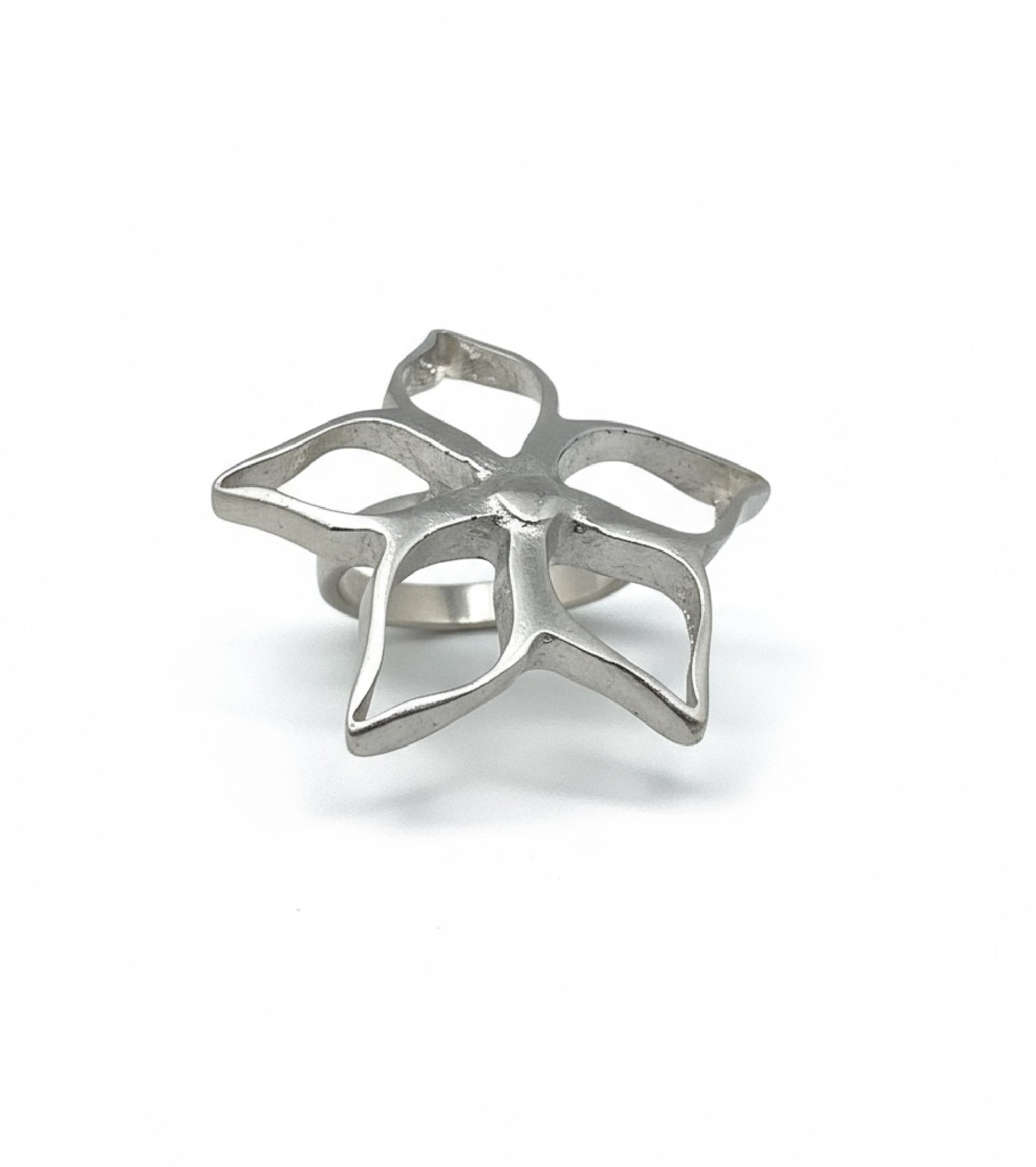 Anillo flor plata Gloria Mago diseño exclusivo moda accesorio fabricante