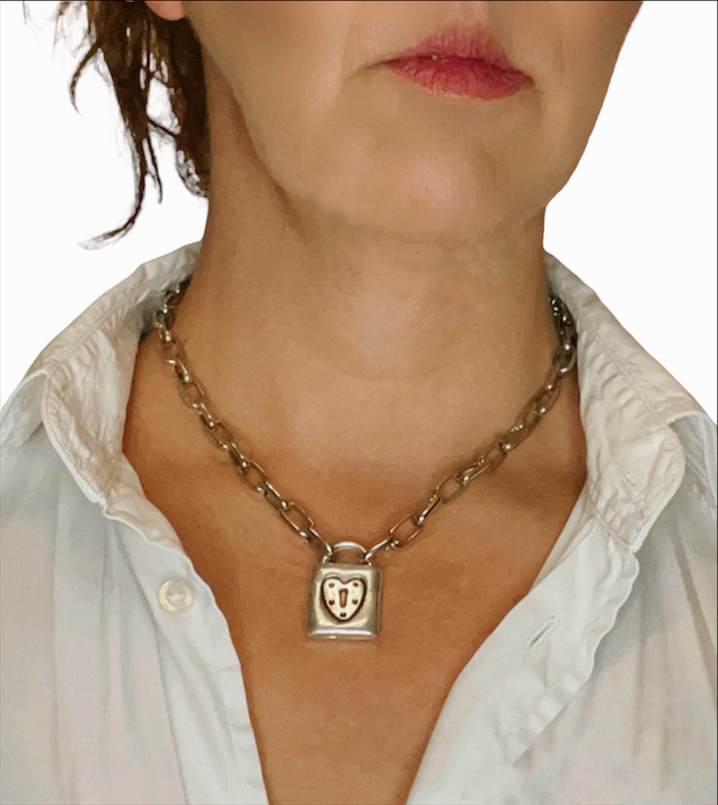 Collar Candado en plata chapado y cadena singular eslabón rectangular. "Gloria Mago"