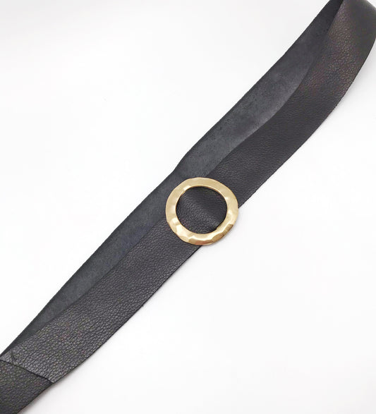 Black leather and golden zamak belt with round buckle